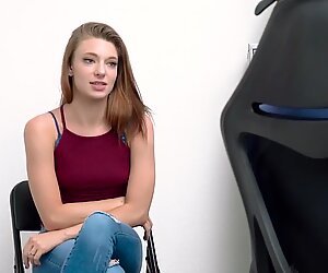 Vú Nhẻ Vú Niên Thief được fucked cứng bởi phi công viên hình xăm.