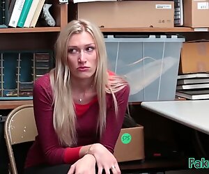 Татуирани БЛОНДИНКИ МОМИЧЕЧИ ЧУКАНИ ОТ НЕПОЗНАТ