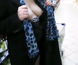 Erika de Paseo Sin Sujetador