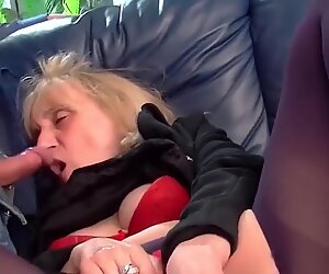 Bedstemor elsker stadig analsex