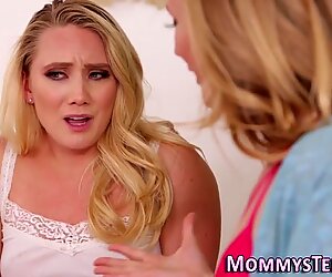 Milf Fingerbangs Teenie