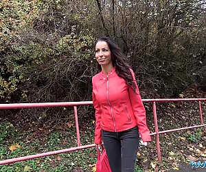 Public Agent Genuine MILF fucks for cash